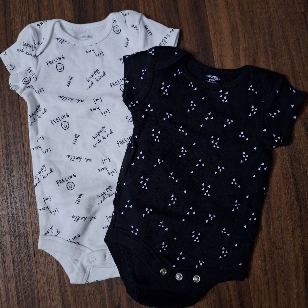 George Black and White Kids One Pieces Tshirt Bodysuit With Snaps Size 0-3M
